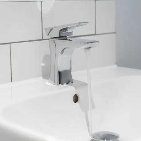 Apartament *new Build* 1 Bed Modern Apt - With Juliet Balcony - Roof Terrace - Digbeth, Centre - Free Netflix & Smart Tv
