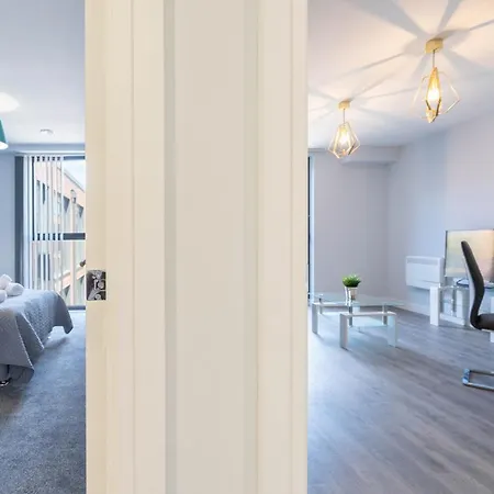 *new Build* 1 Bed Modern Apt - With Juliet Balcony - Roof Terrace - Digbeth, Centre - Free Netflix & Smart Tv Apartament Birmingham