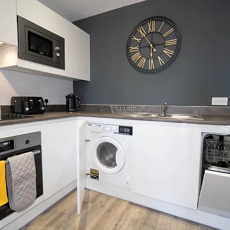 *new Build* 1 Bed Modern Apt - With Juliet Balcony - Roof Terrace - Digbeth, Centre - Free Netflix & Smart Tv Apartament *