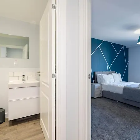 Apartament *new Build* 1 Bed Modern Apt - With Juliet Balcony - Roof Terrace - Digbeth, Centre - Free Netflix & Smart Tv *