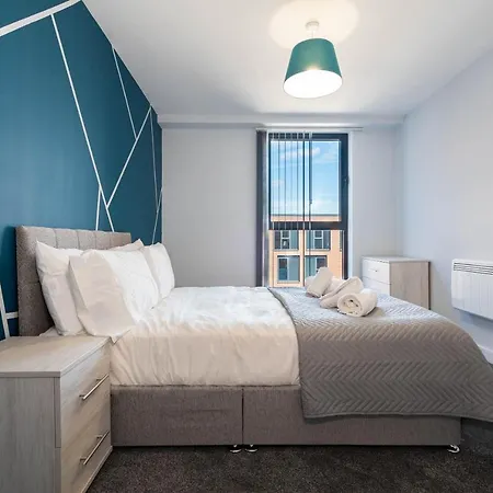 *new Build* 1 Bed Modern Apt - With Juliet Balcony - Roof Terrace - Digbeth, Centre - Free Netflix & Smart Tv Apartament *